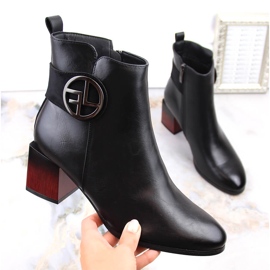 Bottes pour femmes sur un poteau décoratif noir Potocki SZ12227 le noir 1