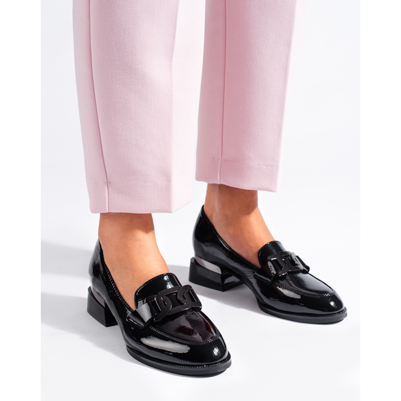 Chaussures femme laquées noires avec boucle Vinceza 1