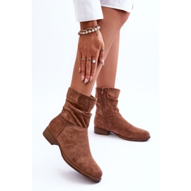 Bottes à talon plat froissées en daim marron Manuvia brun 6