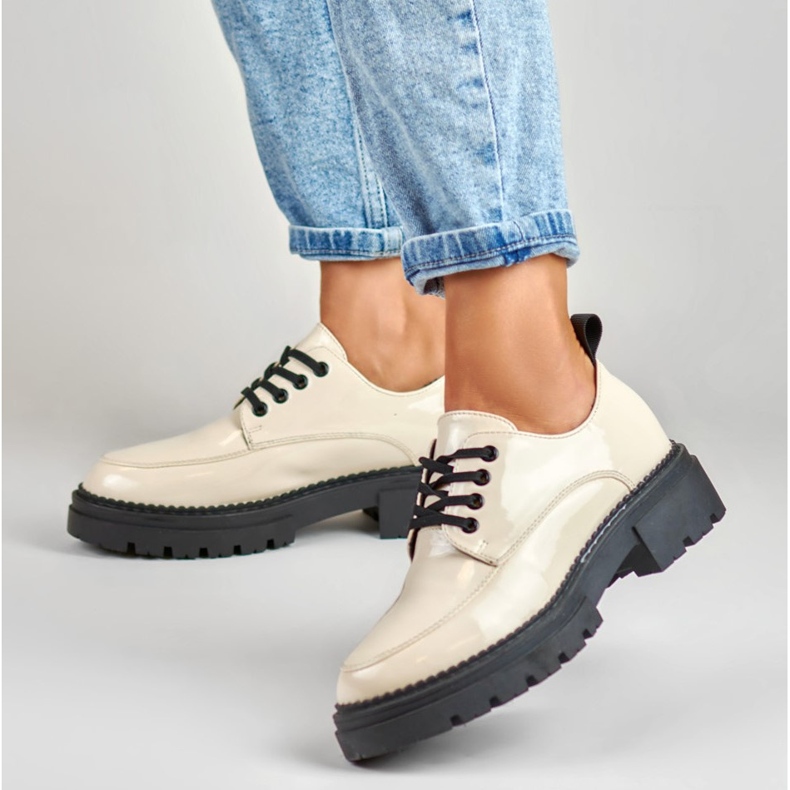 La.Fi Chaussures à lacets laquées beiges 1