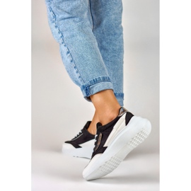 Chaussures de sport noires à semelle blanche 2