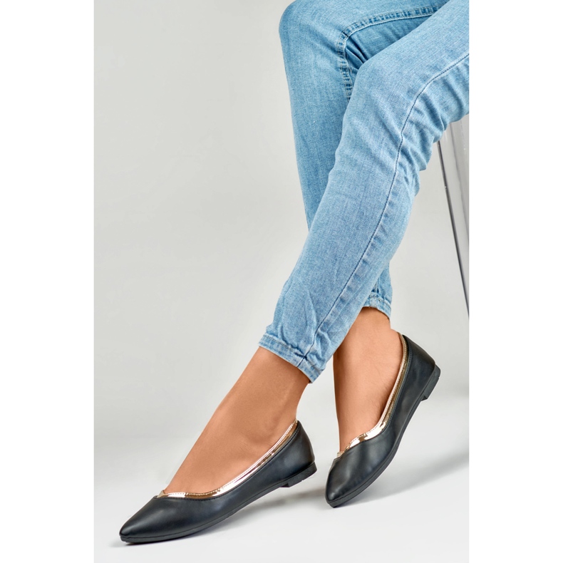Ballerines noires pour femme avec un ajout doré le noir 1