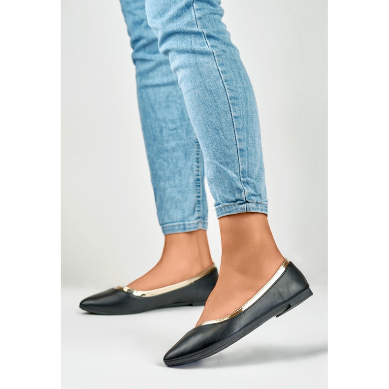 Ballerines noires pour femme avec un ajout doré le noir 2