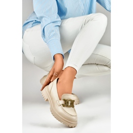 Mocassins beiges à boucle dorée 1