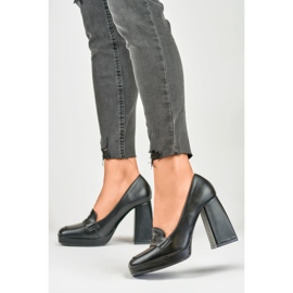Mocassins à la mode sur un poteau haut et large le noir 1