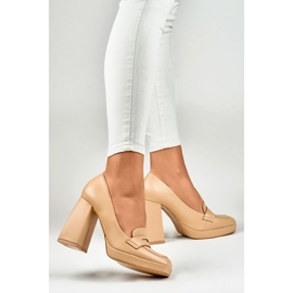 Mocassins à la mode sur un poteau haut et large beige 2