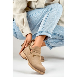Bottes femme beiges avec une chaîne 5