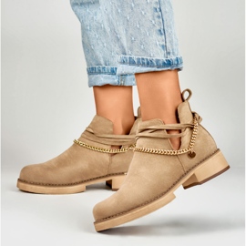 Bottes femme beiges avec une chaîne 3
