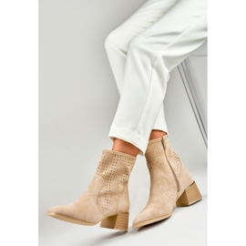 Bottes pour femmes beige clair ajourées sur un petit talon 4