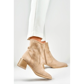 Bottes pour femmes beige clair ajourées sur un petit talon 3