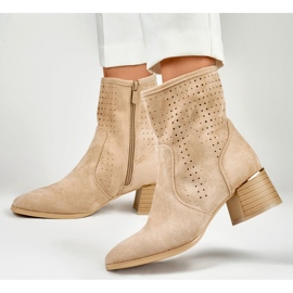 Bottes pour femmes beige clair ajourées sur un petit talon 6