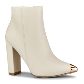Bottes beiges pour dames avec une pointe décorative 7
