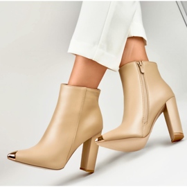 Bottes beige foncé pour femme avec une pointe décorative 6
