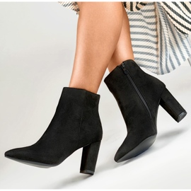 Bottes classiques pour femmes en daim sur le poteau beige 9