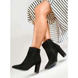 Bottes classiques pour femmes en daim sur le poteau beige 6