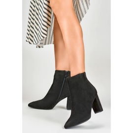 Bottes classiques pour femmes en daim sur le poteau beige 4
