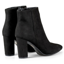 Bottes classiques pour femmes en daim sur le poteau beige 8