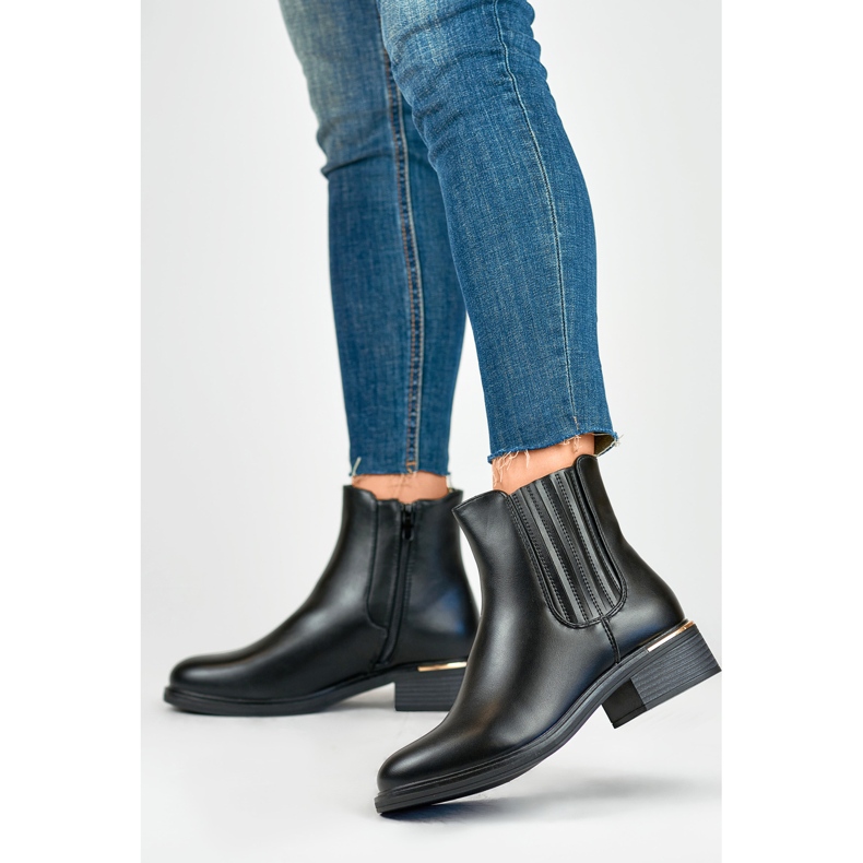 Bottes noires à talons plats pour femmes en éco-cuir 1