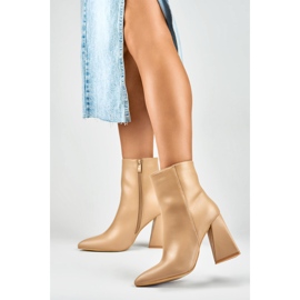 Bottines beiges sur tige en forme de triangle 5
