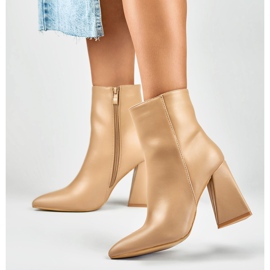 Bottines beiges sur tige en forme de triangle 8