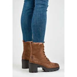 Bottes en daim marron sur un poteau confortable brun 4