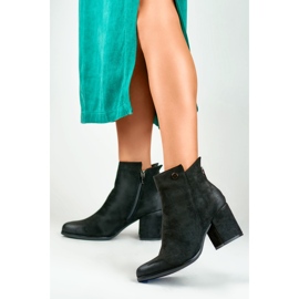 Bottines en daim noir pour femme de Charlotte le noir 3