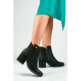 Bottines en daim noir pour femme de Charlotte le noir 4
