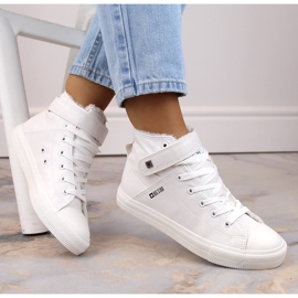 Baskets montantes isolées blanc Big Star V274541F blanche 1 Baskets montantes isolées blanc Big Star V274541F blanche 1