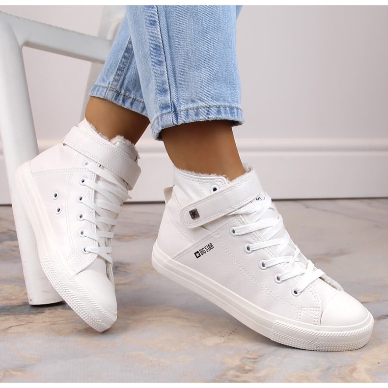 Baskets montantes isolées blanc Big Star V274541F blanche 1 Baskets montantes isolées blanc Big Star V274541F blanche 1
