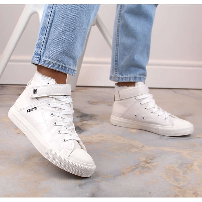 Baskets montantes isolées blanc Big Star V274541F blanche 2 Baskets montantes isolées blanc Big Star V274541F blanche 2
