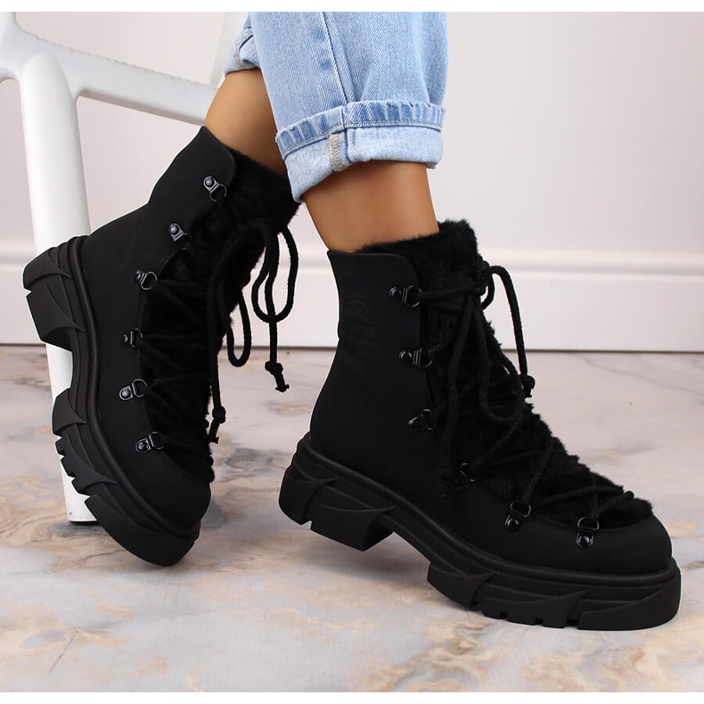 Bottes pour femmes sur la plate-forme lacées avec de la fourrure noire Big Star MM274572 le noir 1 Bottes pour femmes sur la plate-forme lacées avec de la fourrure noire Big Star MM274572 le noir 1