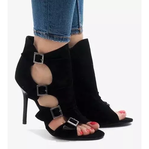 Sandales noires sur un talon haut en daim GH048 1