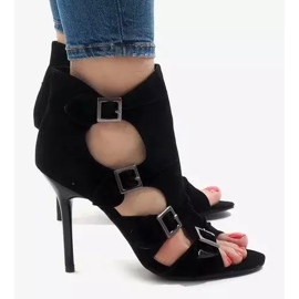Sandales noires sur un talon haut en daim GH048 le noir 2