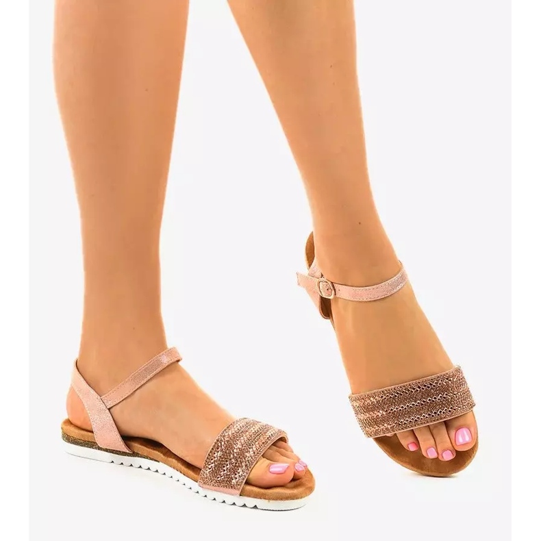 Sandales plates roses ornées de HT-69 2