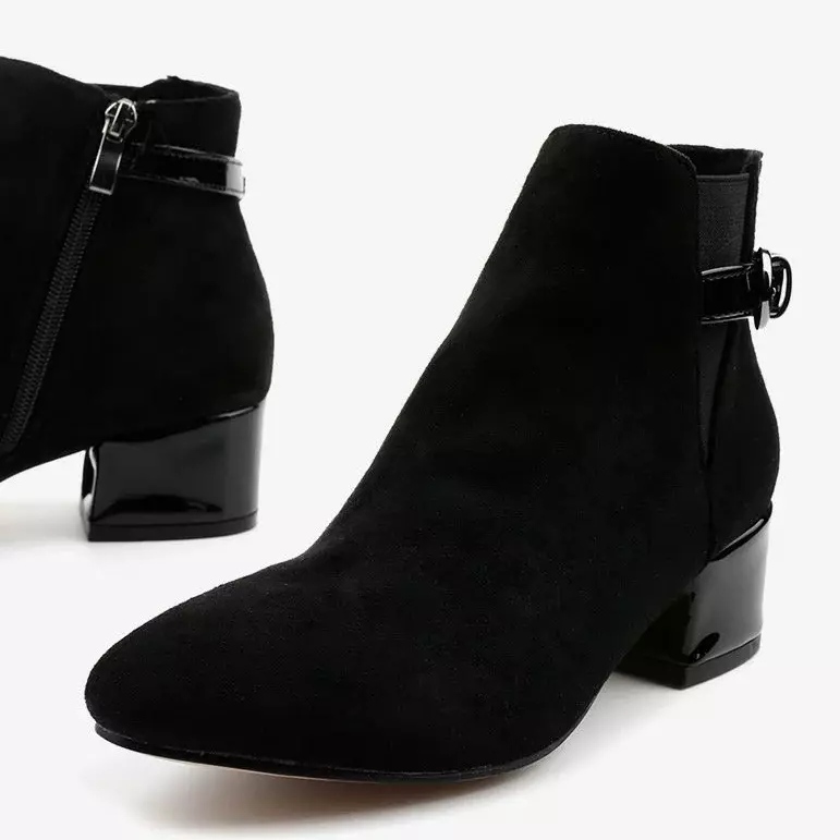 Bottes noires avec un petit post de Brizaris le noir 1