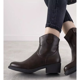Bottes marron classiques pour femmes de Malika brun 1