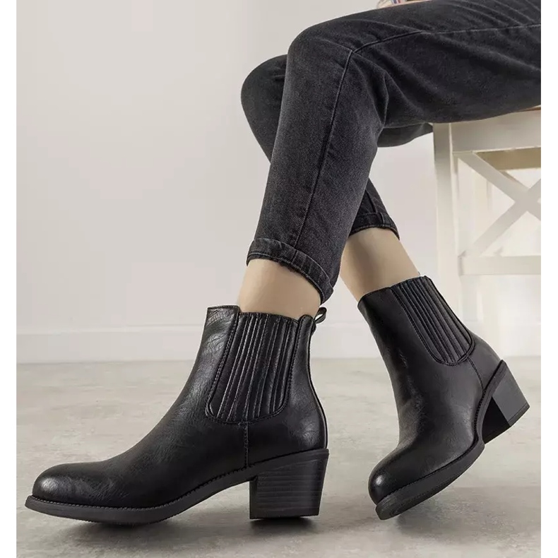 Bottines noires à enfiler sur le poteau Pena 1