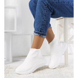 Les baskets montantes blanches de Jennifer 2