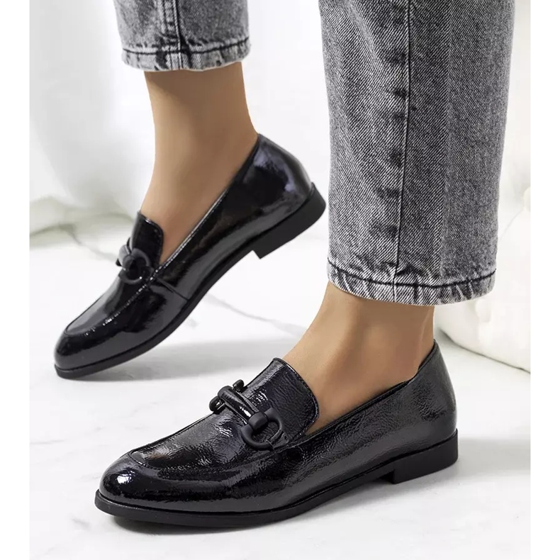 Chaussures en cuir laqué noir de Liese 1