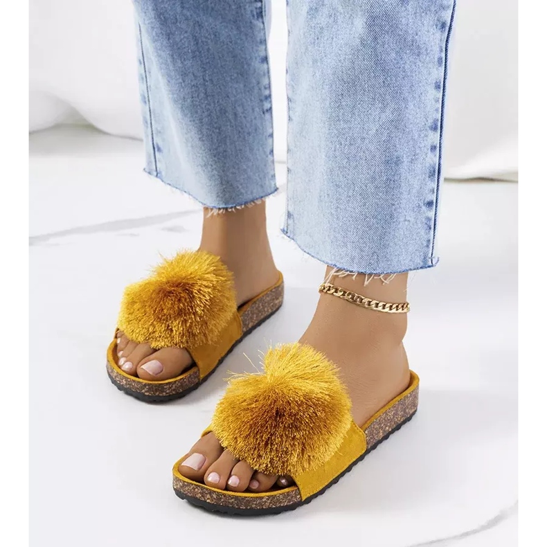 Tongs jaunes sur la semelle en liège Rett 2