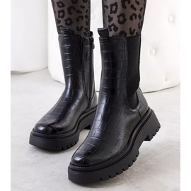 PA1 Bottes noires sur la plateforme Timaru 1