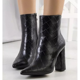 BM Bottes noires de Wahis le noir 1 BM Bottes noires de Wahis le noir 1