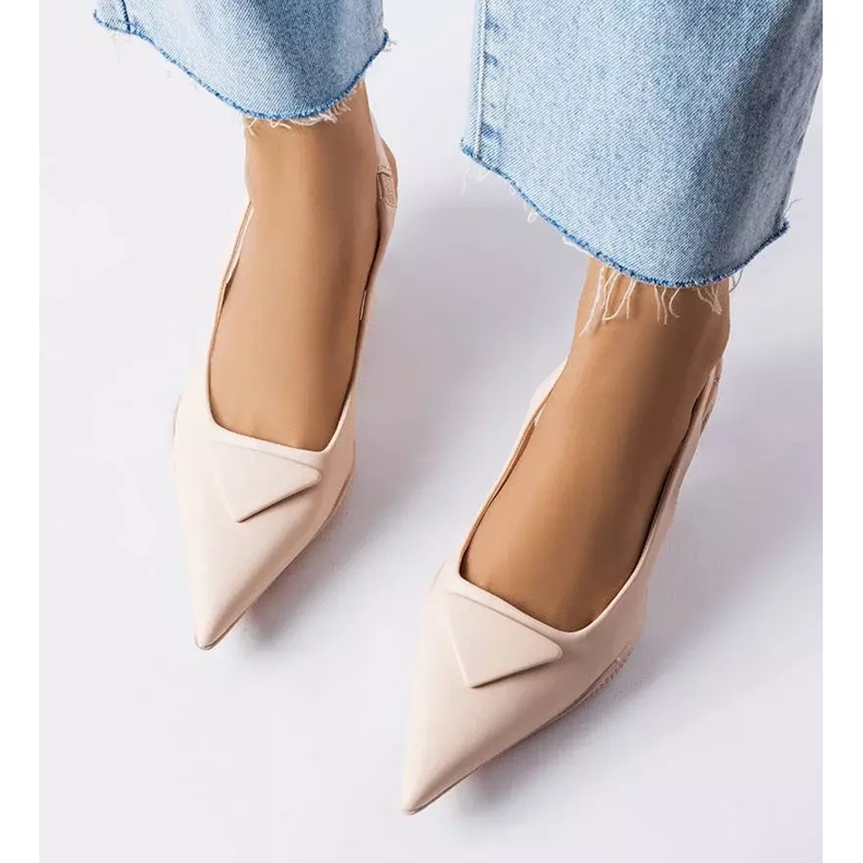 Sandales beiges à petits talons Labonté 2