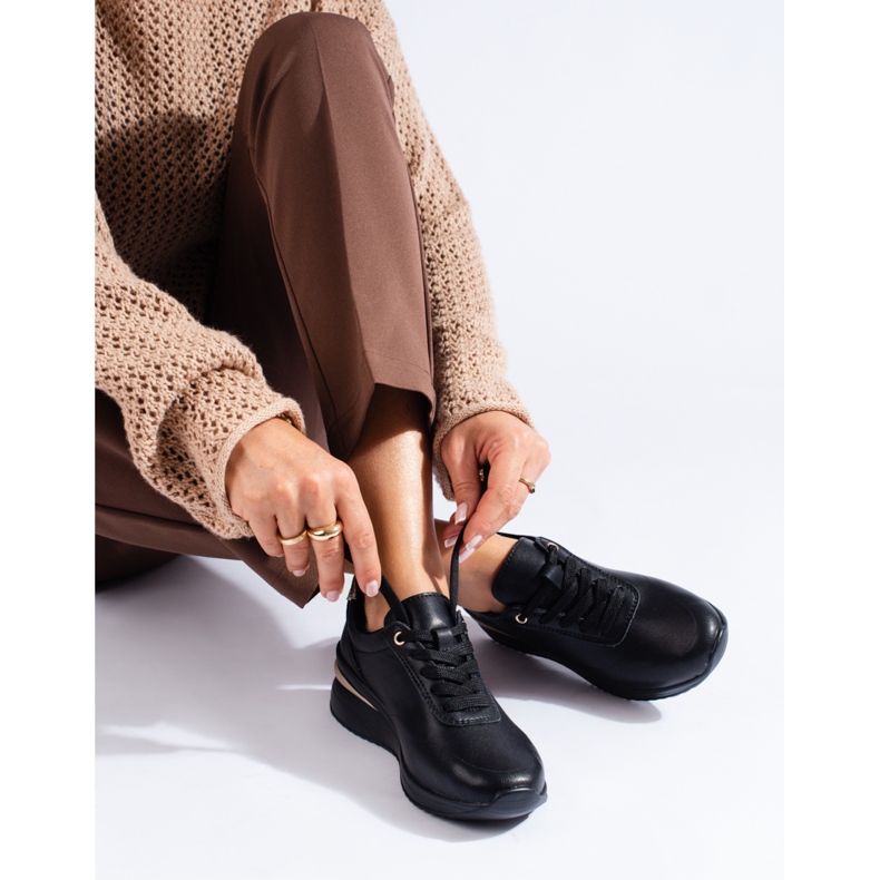 Baskets compensées en cuir noir de Shelovet le noir 1