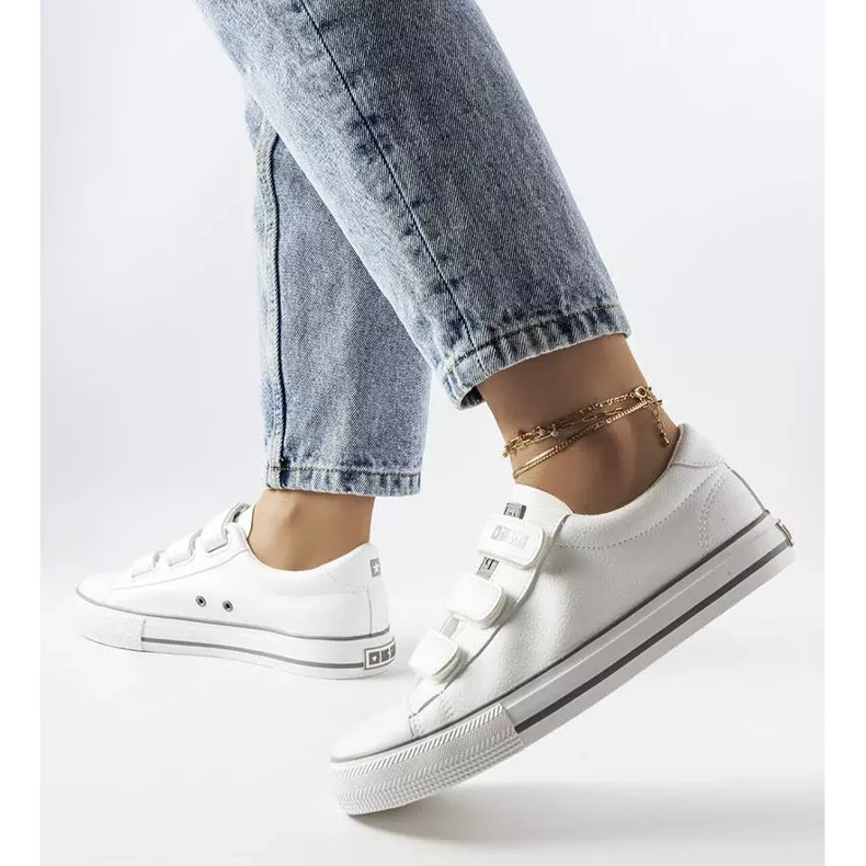 Baskets blanches à scratch Big Star LL274A205 2