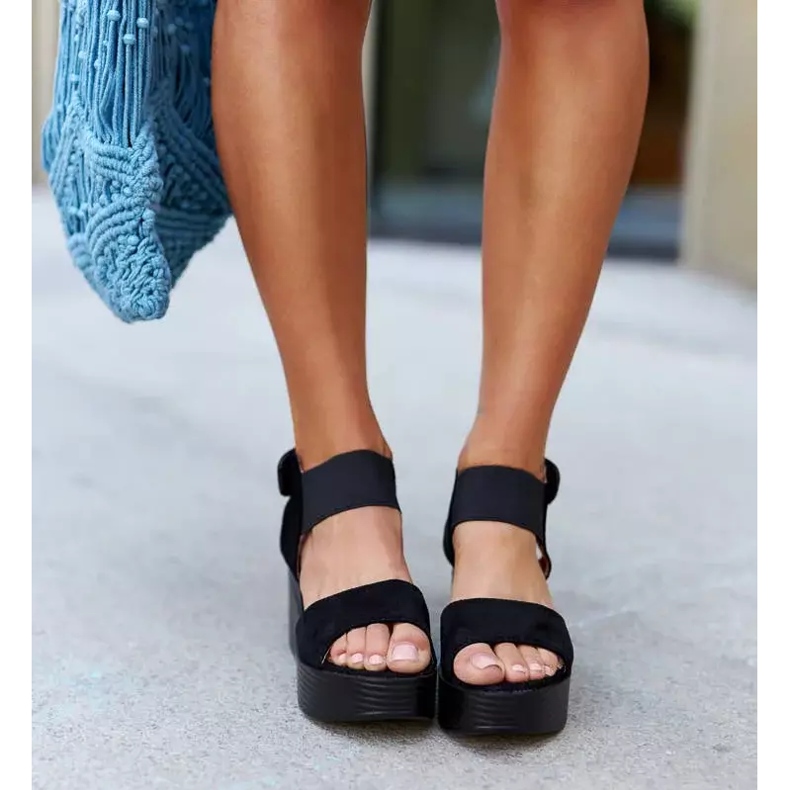 Sandales compensées noires de Romani 1