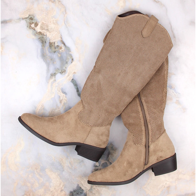 Bottines femme en daim isolées beiges Jezzi RMR2353-4 1