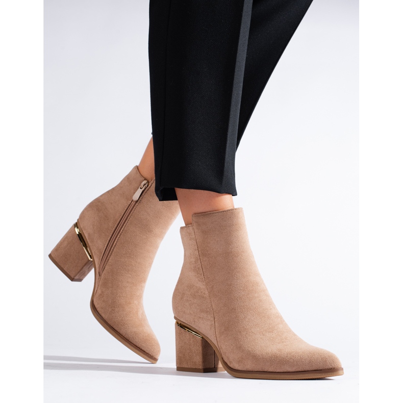 Bottines en daim beiges de Shelovet 1