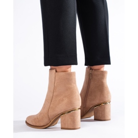 Bottines en daim beiges de Shelovet 3