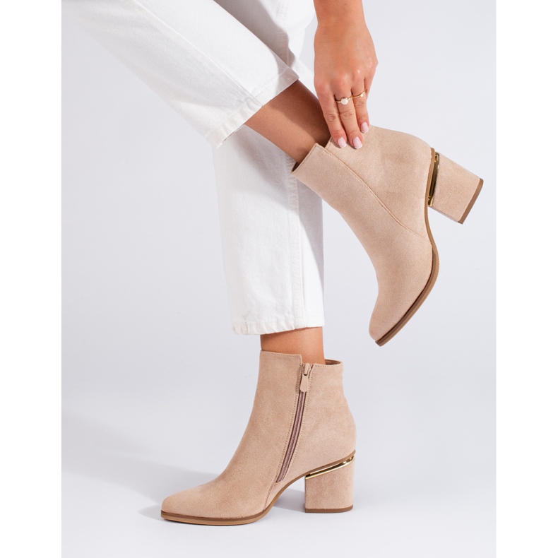 Bottines en daim beige clair de Shelovet 1